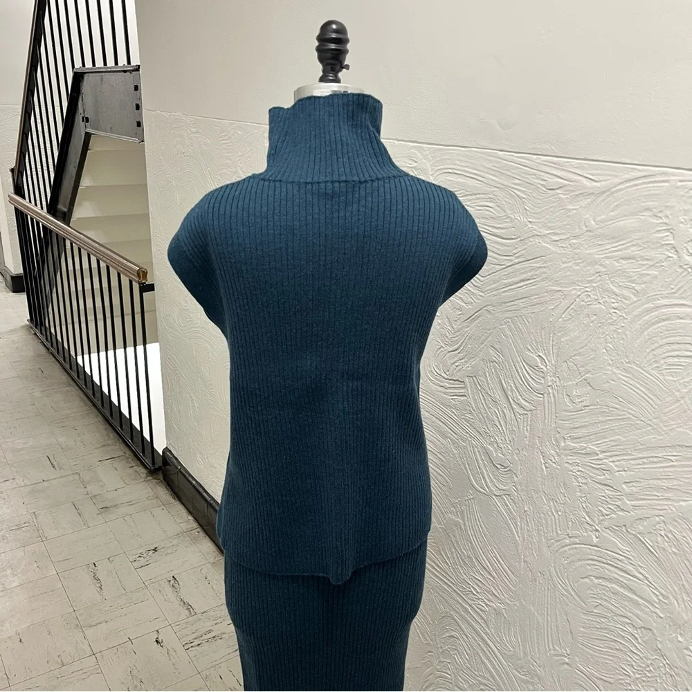 Eileen Fisher Ribbed Merino Wool Knit Top and Midi Skirt Set; fits Size 6 - Picture 4 of 13